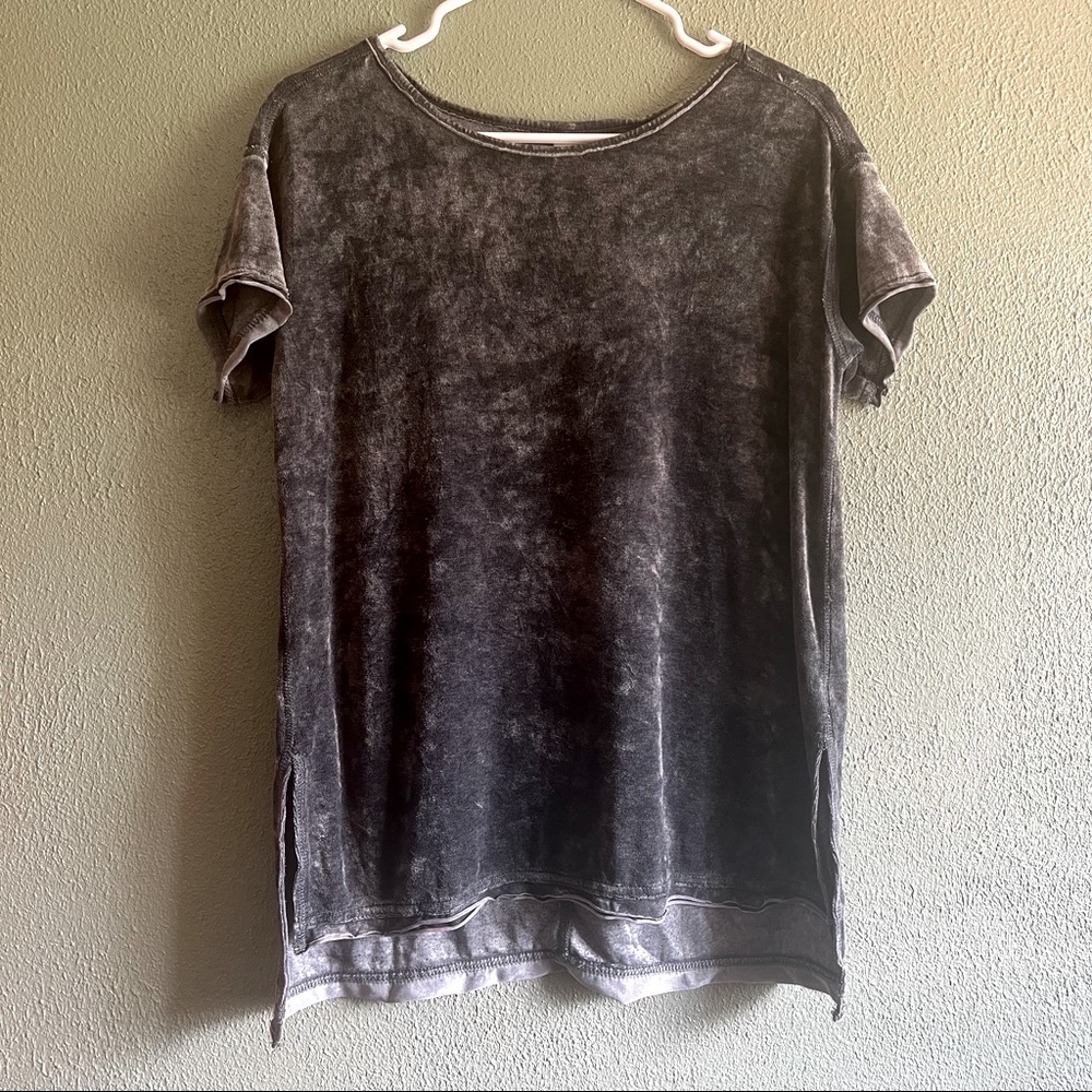 Crushed Velvet short sleeve tshirt with side slits and longer back hemline